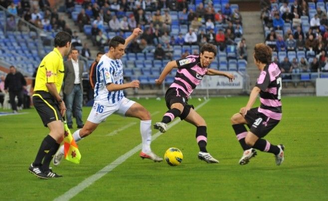 Dos fogonazos del Xerez acercan al Decano de nuevo al abismo (1-2)