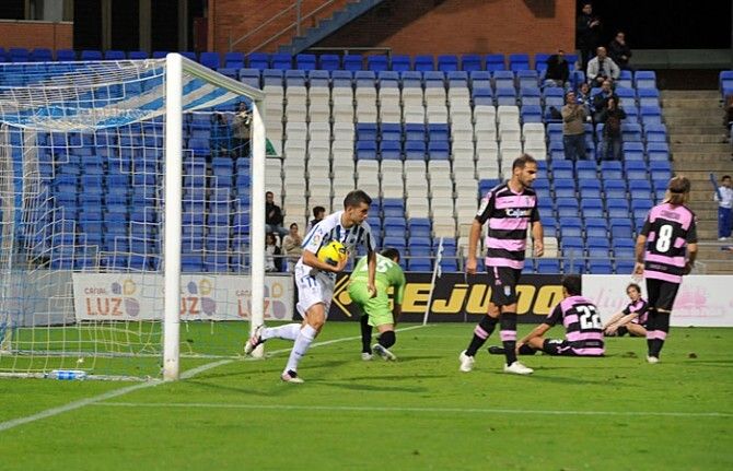 Dos fogonazos del Xerez acercan al Decano de nuevo al abismo (1-2)
