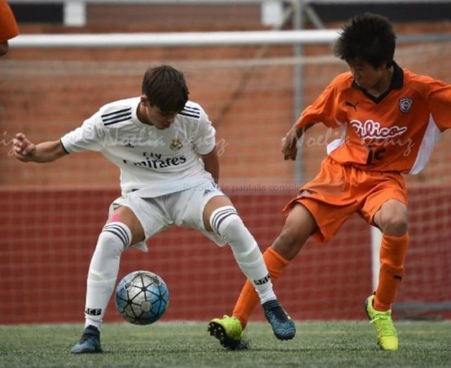 Yeray Lancha marca en la final ante el Barça y es proclamado mejor jugador del torneo de Sant Gabriel