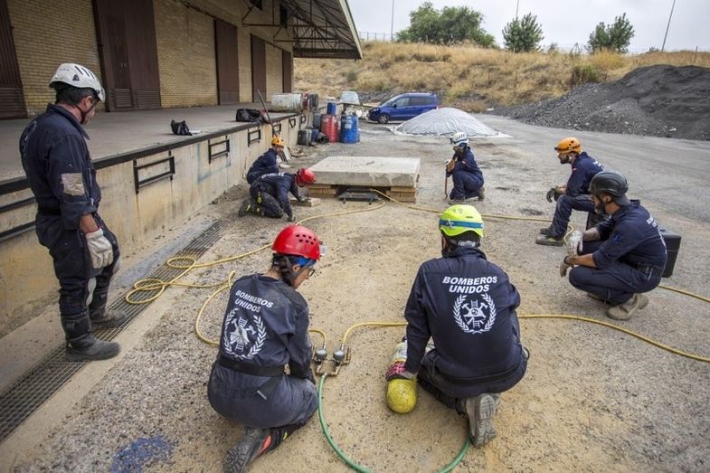 Bomberos de Huelva imparten un curso de desescombro y salvamento para los profesionales de Bomberos Unidos Sin Fronteras