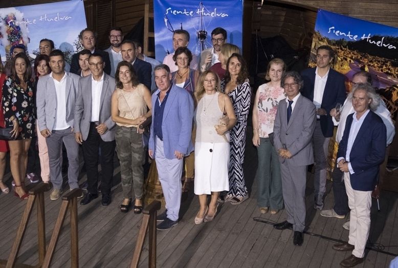 La Nao Santa María, embajadora de lujo de la provincia, recala en la Marina de Valencia