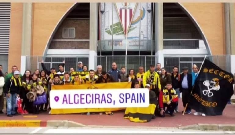 La plantilla y cuerpo técnico del San Roque pagan varias plazas de autobús para que sus aficionados vayan a Algeciras