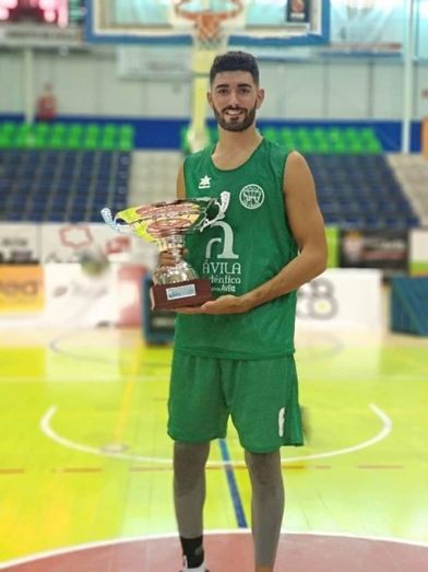 Manu Vázquez, campeón con el Ávila Auténtica de la Copa de Castilla León