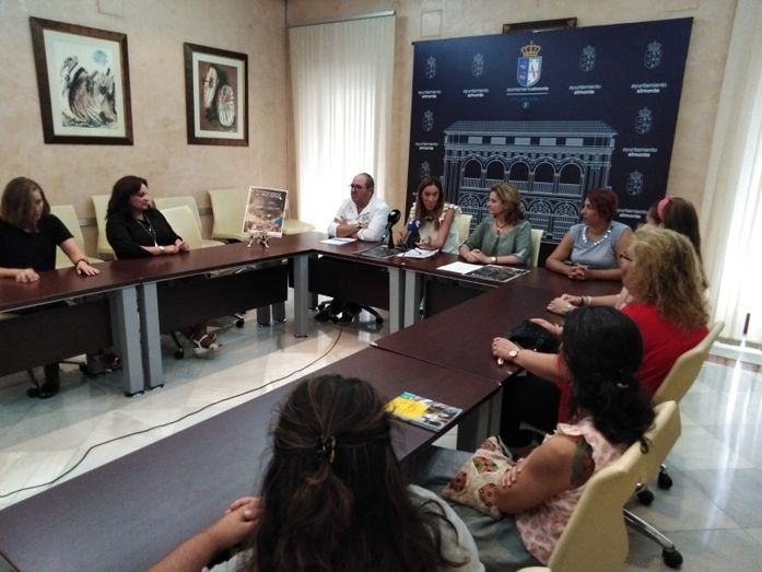 La segunda campaña anual contra el acoso escolar en Almonte se inicia con una charla de 'El Langui'