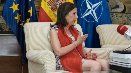 La ministra de Defensa Margarita Robles presenta las nuevas ediciones de las cartas náuticas españolas y lusas del Guadiana