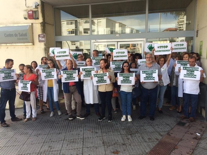 Concentración en el centro de salud de Adoratrices tras 'agredir e insultar' un usuario a una celadora