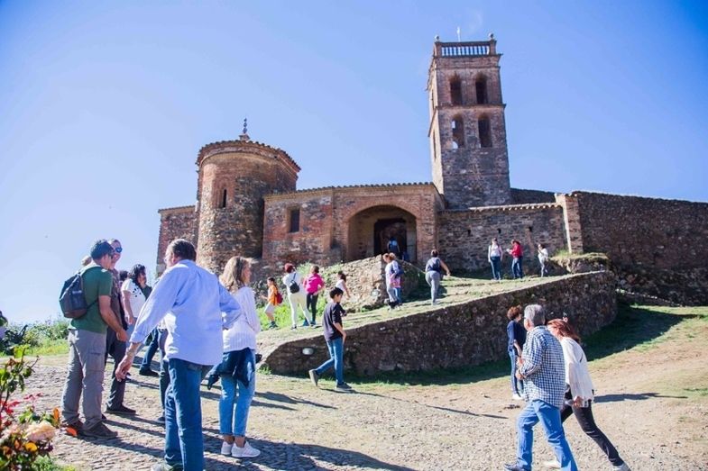 Miles de visitantes comparten el esplendor de Al-Ándalus en Almonaster la Real