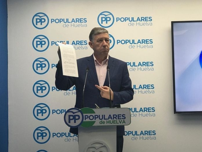 El alcalde de Palos ve en la denuncia en su contra 'una cortina de humo' del PSOE y tacha a Rojas de 'chaquetero'