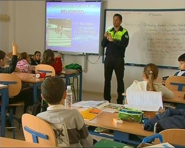 El Ayuntamiento de La Palma imparte a través de la Policía Local talleres de educación vial en los centros escolares