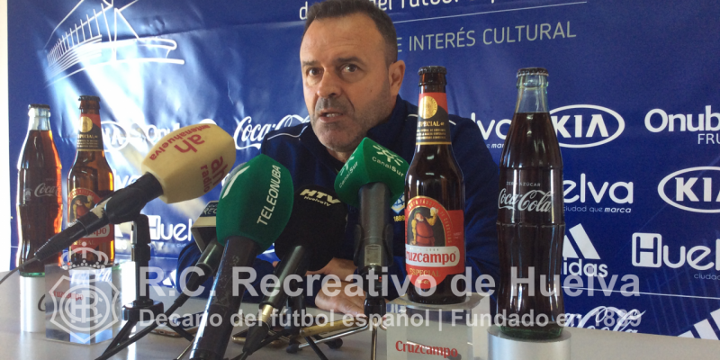 Salmerón no se fía del Almería B: “Si nos relajamos empezamos perdiendo el partido”
