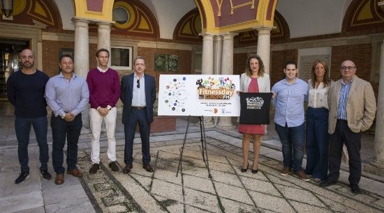 La Plaza de Las Monjas acoge el I Fitness Day Huelva, cuya recaudación irá destinada a la Fundación Laberinto