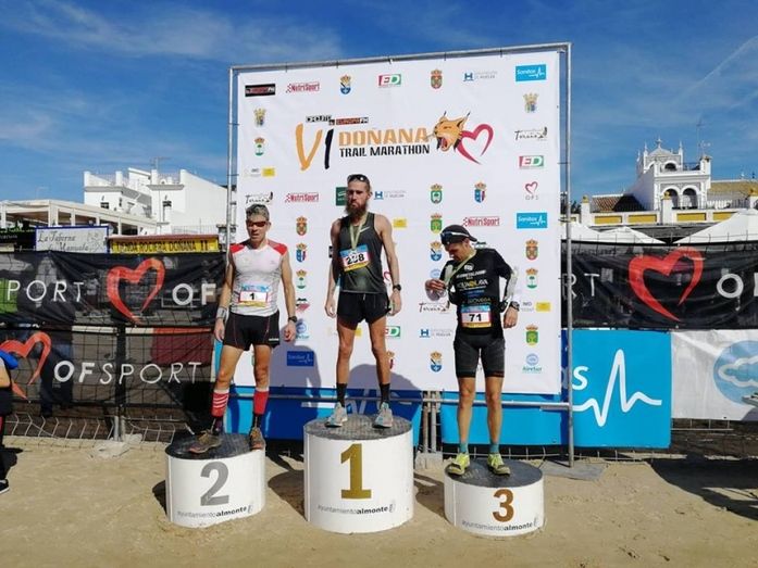 El británico Lee Grantham rompe la hegemonía y pulveriza el récord de Raúl Delgado en la Doñana Trail Marathon