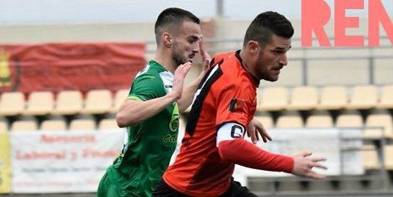 El Comité de Competición se ensaña con el delantero del Ayamonte Dani Gómez al castigarlo con 25 partidos de sanción