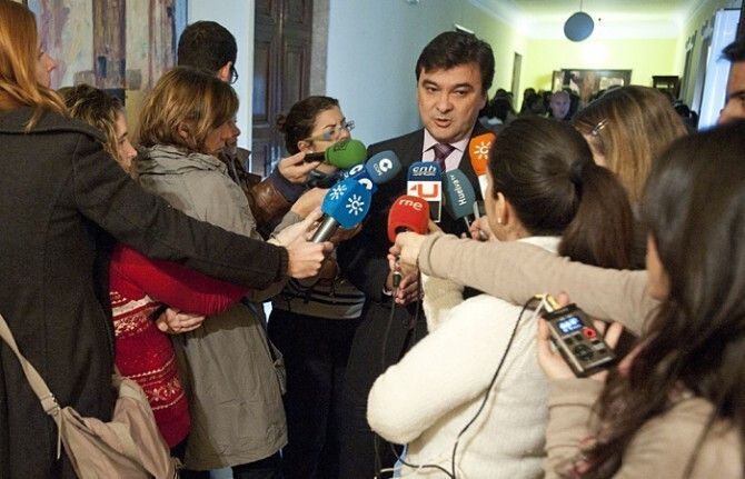 El PSOE asegura que no va a permitir que se privaticen las empresas municipales