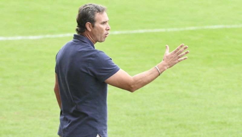 Luci: 'El estado del césped nos ha obligado a jugar de manera directa y muy física y eso nos cuesta'