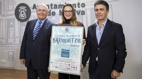 El Diego Lobato acoge este jueves la segunda edición del torneo solidario 'Un juguete por el bádminton'