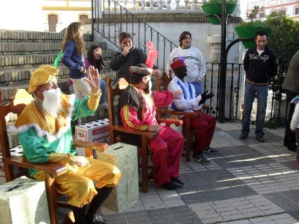 Los Carteros Reales regalan ilusión en Paterna ante la llegada de los Reyes Magos