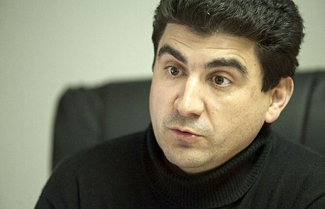 'La industria en Huelva tiene que apostar por las energías renovables y el sector agroalimentario'