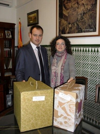 La Obra Social 'La Caixa' entrega 60 cestas de Navidad a vecinos de Paterna
