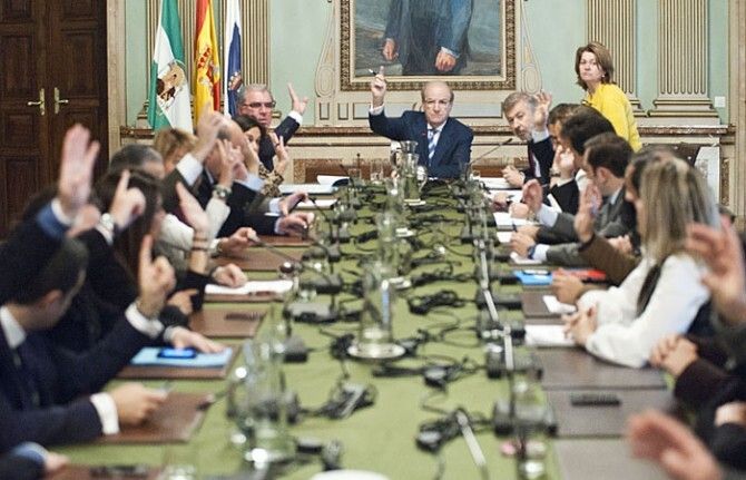 El pleno municipal respalda el nombramiento de las Medallas de Huelva