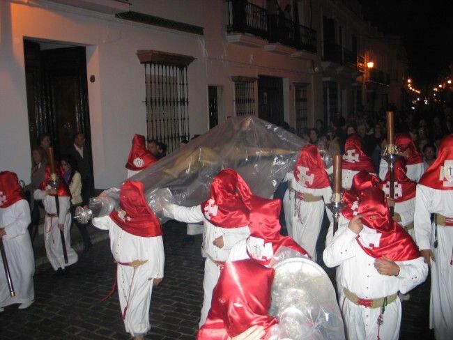 La lluvia impide al Cristo