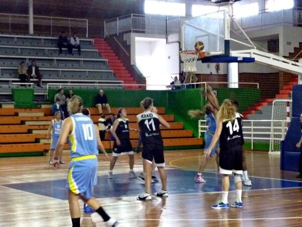 Un Conquero luchador cae con la UPV (62-73)