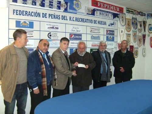 La Federación de Peñas entrega un donativo a Unicef