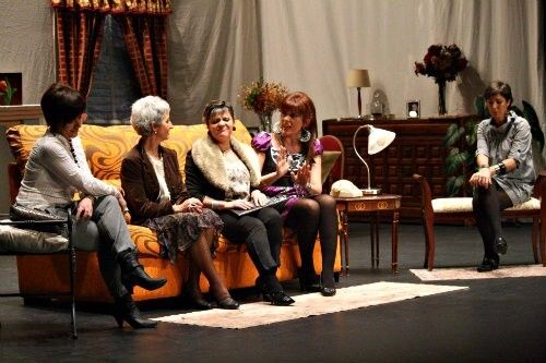 El grupo de teatro local ‘La Jaula de Grillos’ representa este fin de semana ‘Cianuro, ¿solo o con leche?’