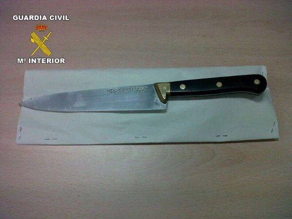 La Guardia Civil detiene en Bollullos a un hombre después de que intentara apuñalar a dos personas