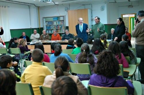 El Ayuntamiento pone en marcha el programa intergeneracional 'Conocer a tus mayores'