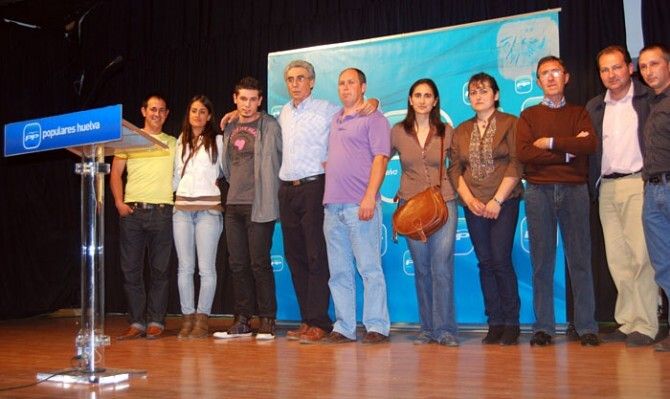 El candidato del PP se presenta con una apuesta por la 'transparencia'