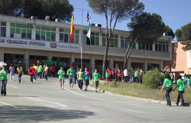 La Guardia Civil detiene a dos alumnos de un instituto de Riotinto por espiar a sus profesores