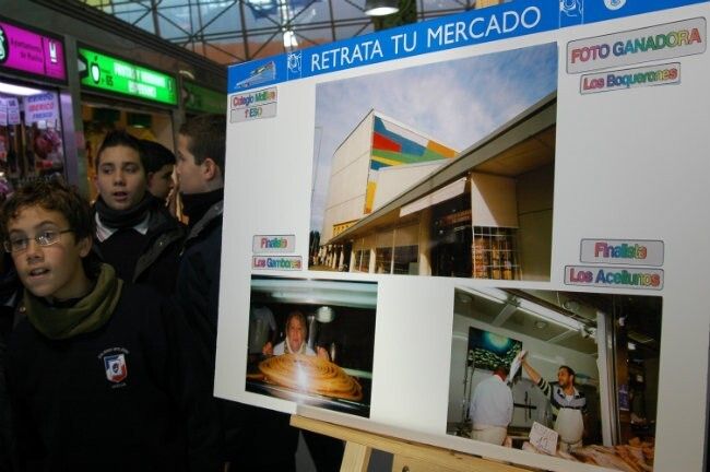 Una exposición de 57 fotografías recoge la mirada de los jóvenes al Mercado del Carmen