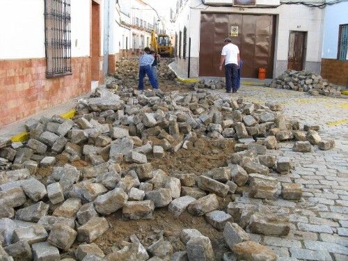 Comienzan las mejoras urbanísticas en la calle Virgen del Valle