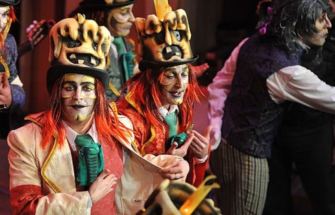 'La pandilla del Agromán' y 'Los señores' se imponen en la final del Carnaval Colombino