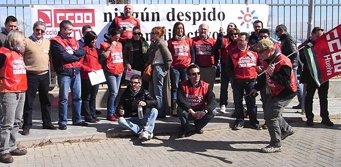 Los trabajadores de la RTVA en Huelva se plantan contra el despido de 35 compañeros