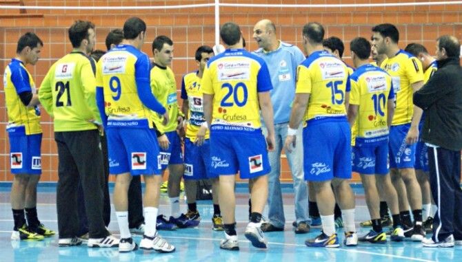 Flores: “El arbitraje ha sido un despropósito continuo”