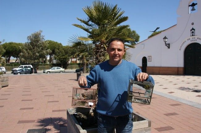 Antonio Reyes consigue un doble premio en el concurso de aves de la peña pajaril 'Canaleta'