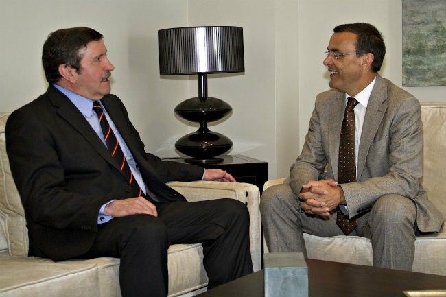 El presidente de la Diputación recibe al nuevo comisario jefe provincial de Huelva