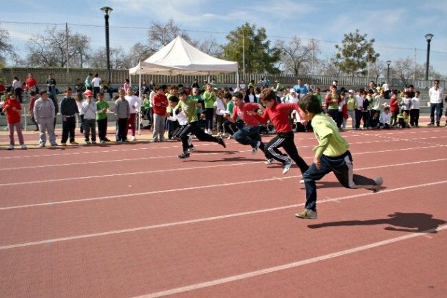 Cerca de 800 menores cartayeros participan en las ‘VIII Jornadas de Atletismo’