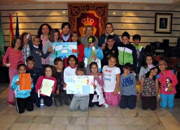 Los pequeños del colegio Enebral visitan el Ayuntamiento de Punta Umbría