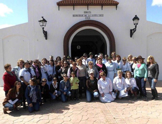 Peregrinación de mujeres puntaumbrieñas a la ermita de la Santa Cruz