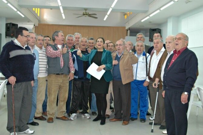 El Ayuntamiento celebra el Campeonato local de Dominó en el que participan 38 jugadores