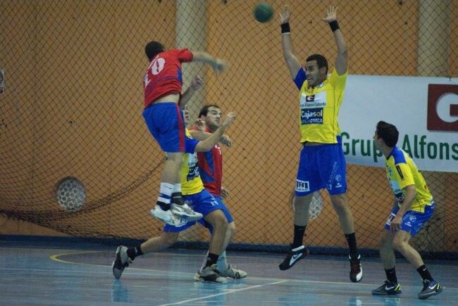 Entrega, emoción y a un paso de ser campeón de grupo (29-28)