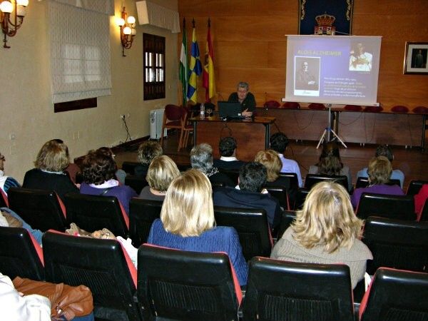 Carlos Díaz Espejo habla en Moguer sobre la enfermedad del Alzheimer