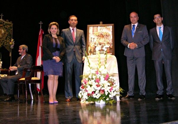 Pétalos al Simpecado en el cartel rociero de la Hermandad de Moguer