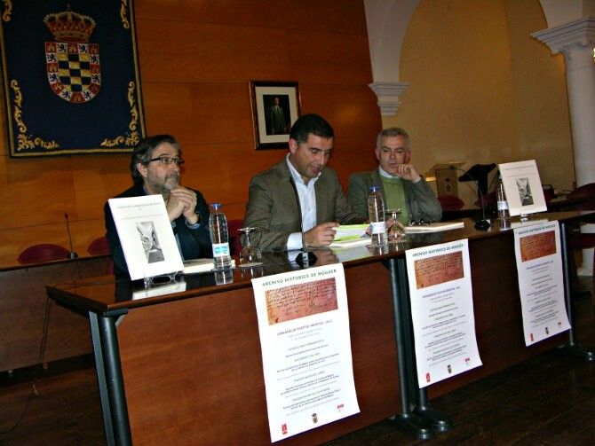 Recuperada una antigua publicación histórica sobre la ciudad de Moguer