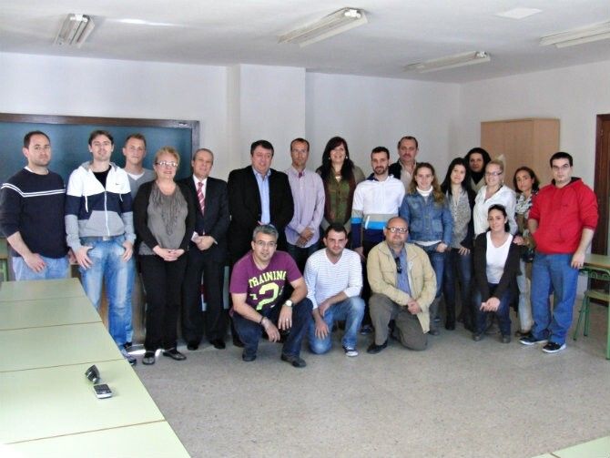 Empleo y Cruz Roja formarán a 60 personas con cuatro cursos de especialidades sociosanitarias