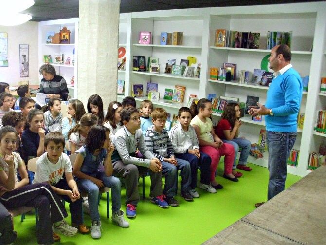 Los niños fueron los auténticos protagonistas del Día Internacional de Libro en Almonte