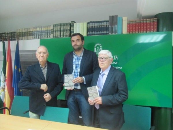 El autor onubense Rodolfo Recio presenta su libro 'Milenario Hinojales'